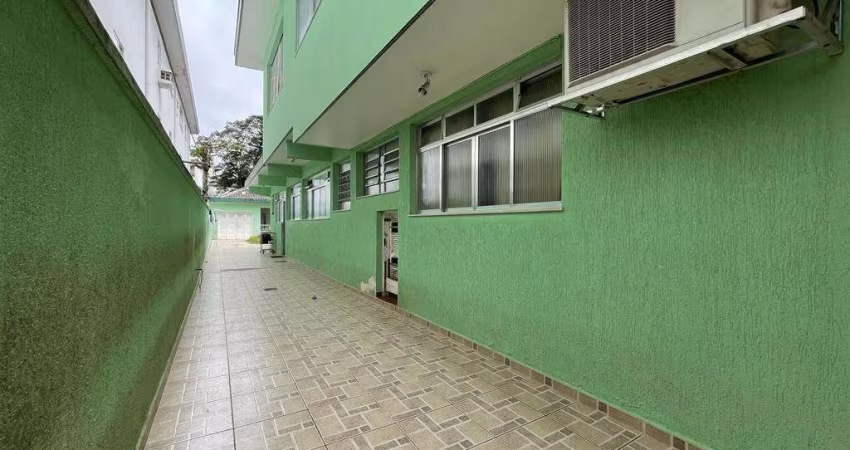 Casa em Gonzaga, Santos: 4 Dormitórios  à Venda
