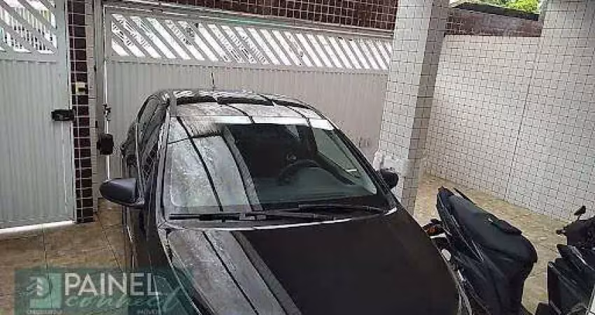 *centro são vicente* sobreposta alta 210 m² quintal com estrutura para piscina. pequeno lavabo no quintal com ducha do lado de fora. 3 dormitórios grandes sendo: 1 suíte com closet, armário embuti