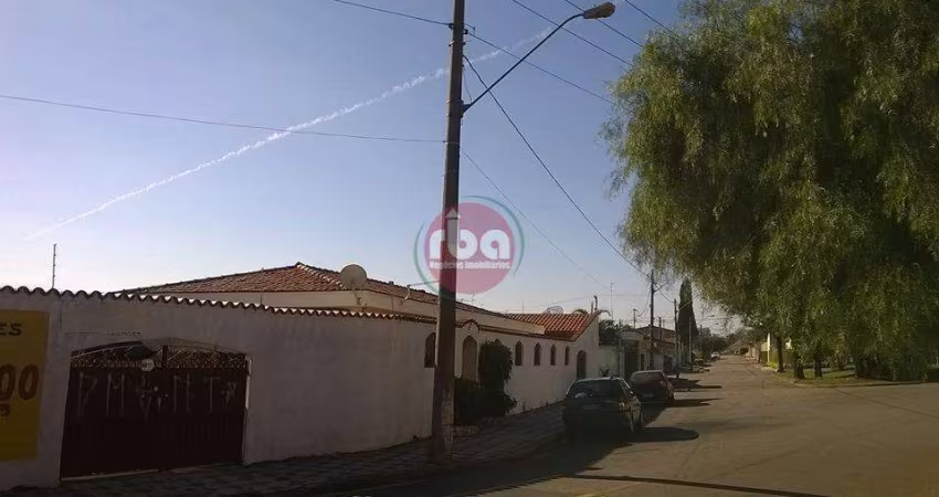 Casa térrea em ponto comercial! Esquina com a Av. Santa Cruz