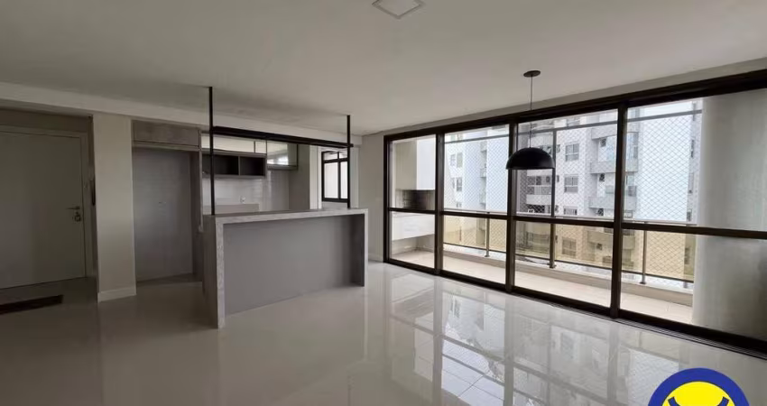 Apartamento com 03 dormitórios no Estreito