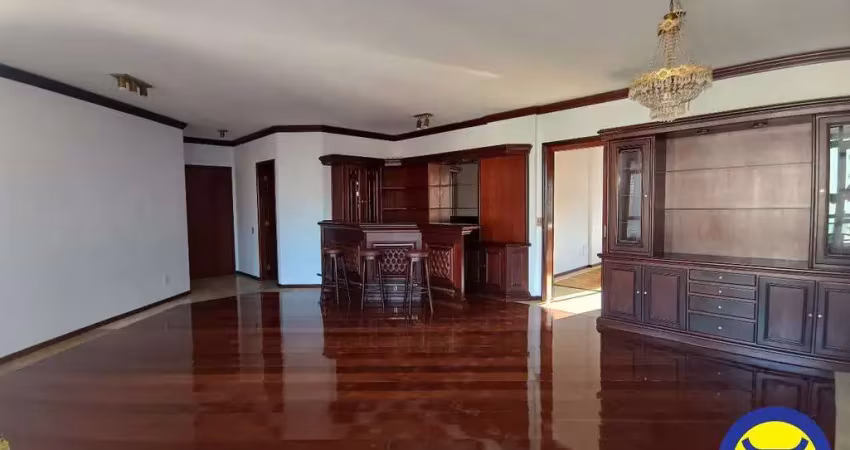 Apartamento de 03 dormitórios e 02 vagas no Centro