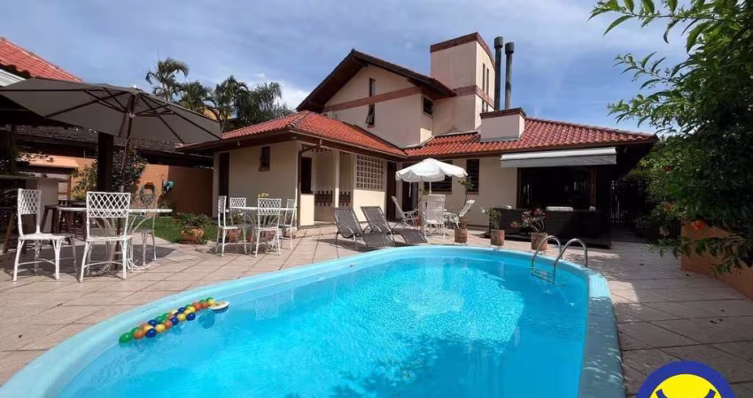 Casa Residencial com 03 dormitórios em Jurere