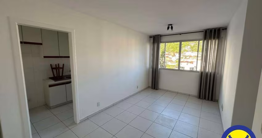 Apartamento com 02 dormitórios no Centro
