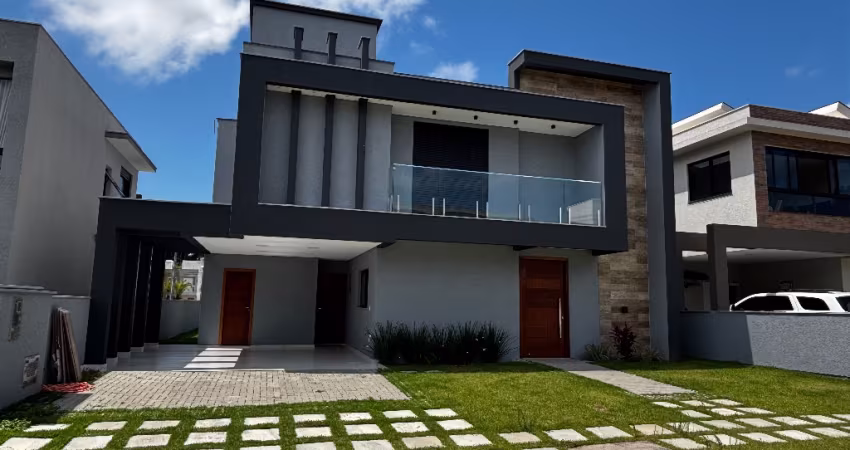 Sobrado em condomínio fechado Rio Vermelho.