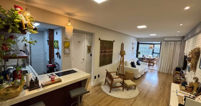 Lindíssimo Quarto e Sala, de 60m², 'Pé na Areia Mar', Semimobiliado, à venda no Rio Vermelho