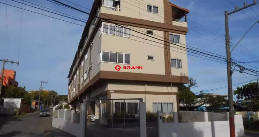 Apartamento 2 dormitórios na praia do santinho proximo a mar