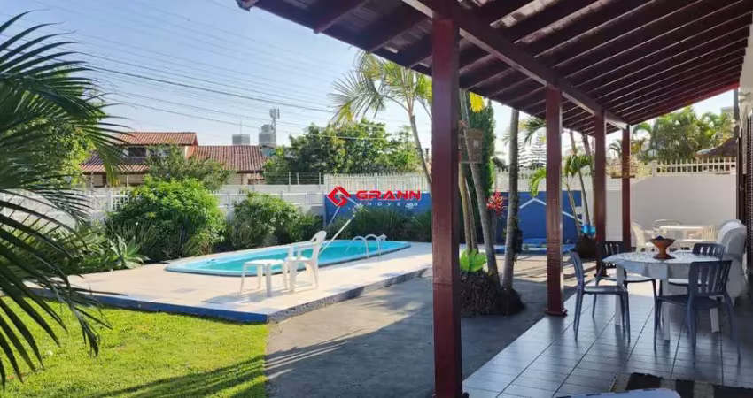 Casa em condomínio fechado com 3 quartos para alugar no Ingleses do Rio Vermelho, Florianópolis 