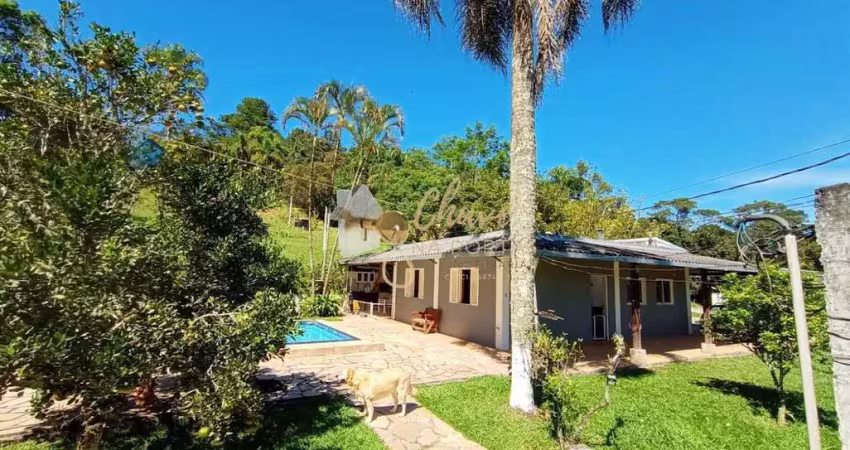 Chácara à venda em Itapecerica da Serra com 4 Dormitórios