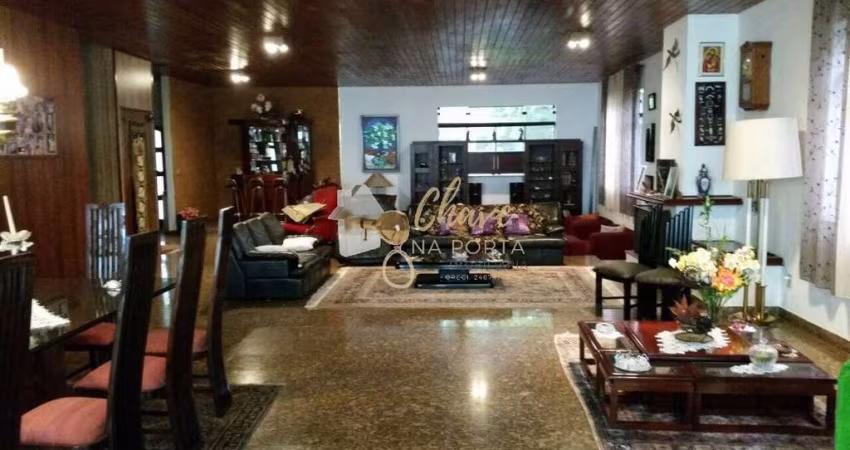 Casa ampla com 3 andares à venda no Morumbi