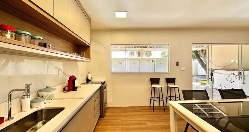 Conj 4 Arniqueiras Casa 2 Quartos 6 Vagas 100m² Armários Planejados Piscina