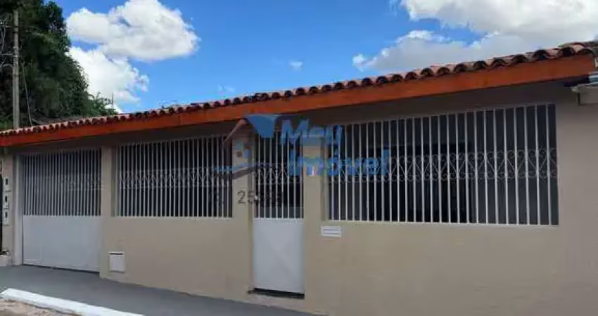 Parque Valparaiso II Quadra 24 Casa 3 Quartos 1 Suíte  4 Vagas 186m² Quintal