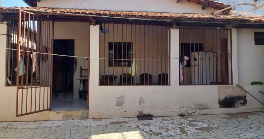 Rua Florentino Luziânia Casa 4 Quartos 3 Vagas 411m² Área de Serviço Quintal