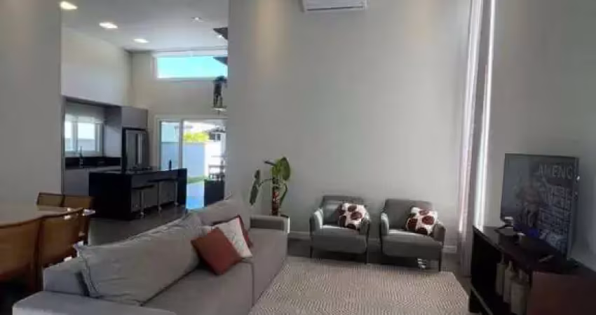 Casa em condomínio fechado, 3 suítes com piscina, 4 vagas