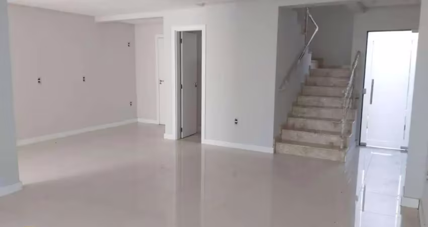 Sobrado com 3 dormitórios à venda, 231 m² por R$ 1.390.000,00 - Nações - Balneário Camboriú/SC