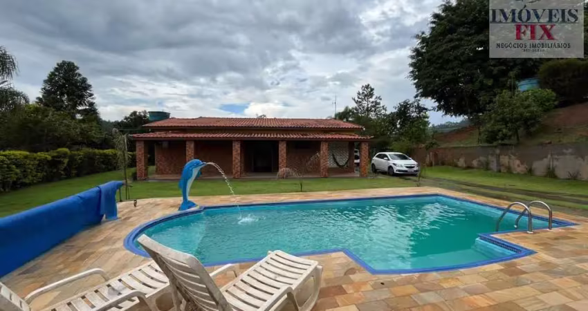 Chácara para Venda em Atibaia, Iara, 3 dormitórios, 1 suíte, 4 banheiros, 10 vagas
