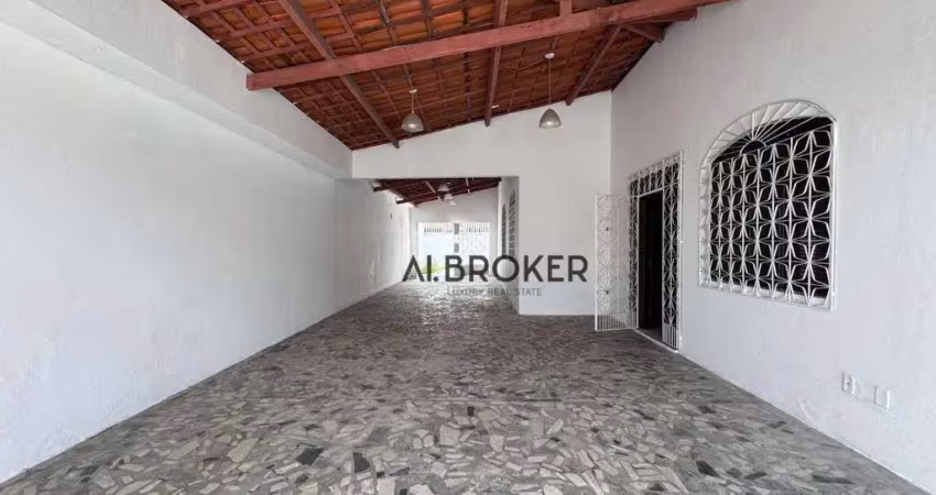 Na cidade dos funcionário casa com 3 dormitórios, 253 m² - venda por r$ 990.000 ou aluguel por r$ 5.716/mês - cidade dos funcionários - fortaleza/ce