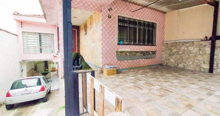 2 casas , com 3 quartos , sala , cozinha e 2 banheiros, com 5 vagas de garagem