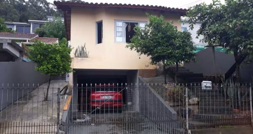 Linda casa no Loteamento Alaor Silveira, no bairro São Sebastião em Palhoça