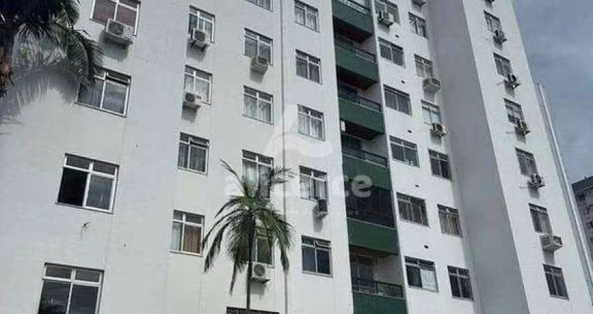 Apartamento duplex mobiliado com 3 dormitórios, suíte, churrasqueira.