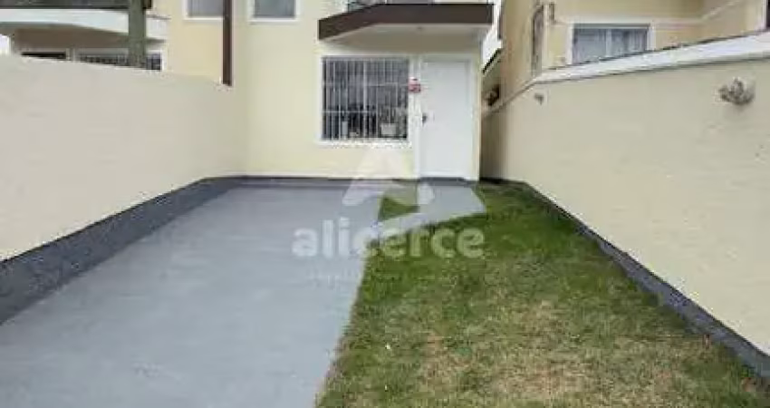 Sobrado reformado à venda | 2 dormitórios | 75m² | semi mobiliado i potecas – são josé/sc
