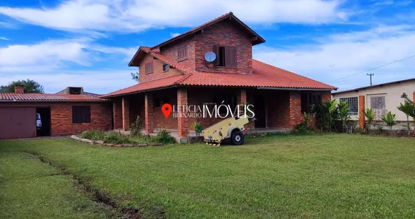Casa Rústica e Aconchegante à Venda em Balneário Pinhal!