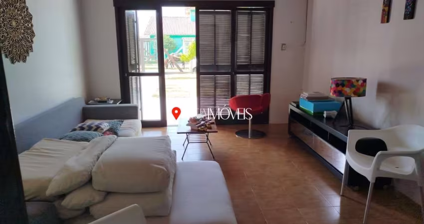 Casa à Venda no Centro de Balneário Pinhal!