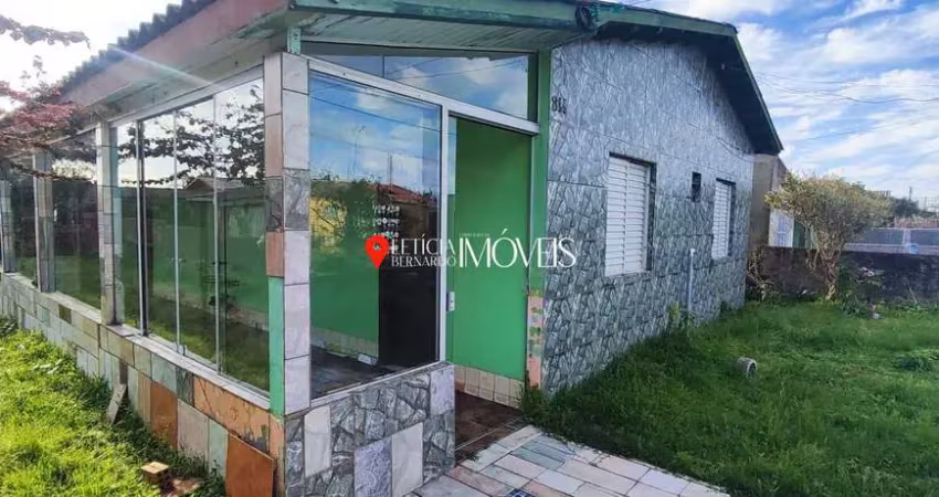 Casa ampla com pátio em balneário pinhal r$ 160.000,00