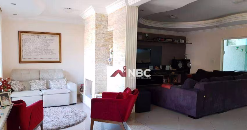 Casa com 4 dormitórios à venda, 303 m² por R$ 1.600.000,00 - Condomínio Country Club - Arujá/SP