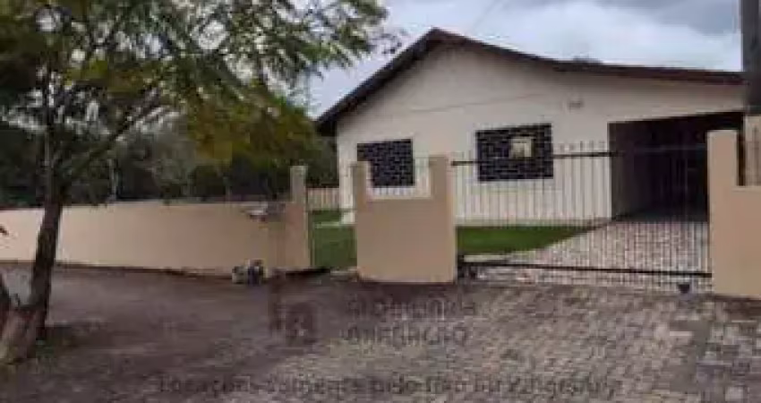 Casa com 3 quartos para alugar na RUA MIGUEL BERTOLINO PIZZATO, 797, Iguaçu, Araucária