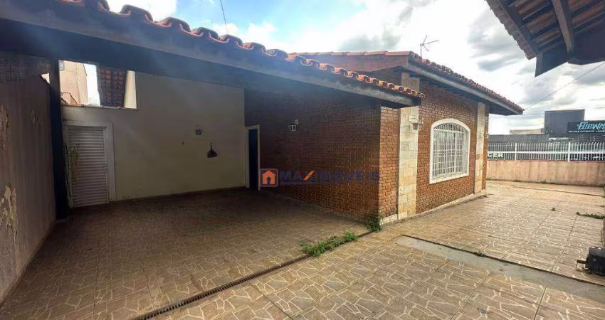Casa com 3 dormitórios para alugar, 160 m² por R$ 5.500/mês - Vila Petrópolis - Atibaia/SP