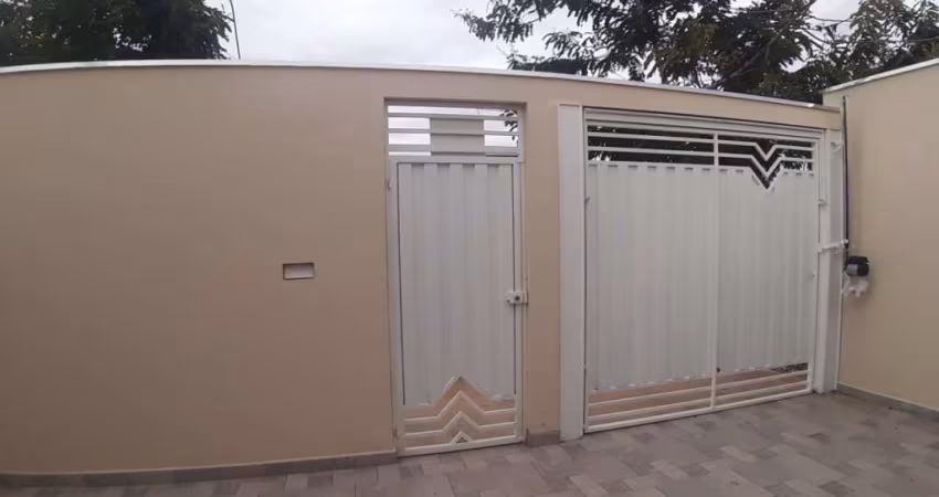 CASA NO PORTAL VILLE JARDIM COM 03 DORMITÓRIOS, SENDO 01 SUITE, 02 VAGAS DE GARAGEM COBERTA, QUINTAL E ÓTIMO ACABAMENTO