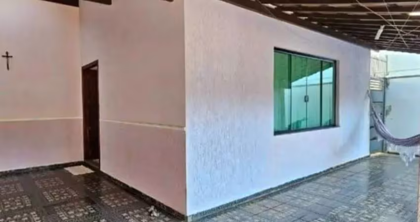 Excelente oportunidade de investimento: casa à venda em boituva-sp, no centro, com 3 quartos, 1 suíte, 3 salas, 2 vagas e 172m².