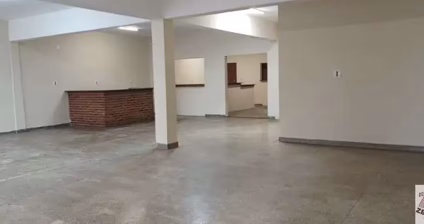 Excelente ponto comercial para locação em boituva-sp, com 4 vagas de garagem na frente do predio
