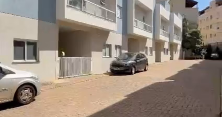 Ótimo sobrado em Condomínio Sumarezinho