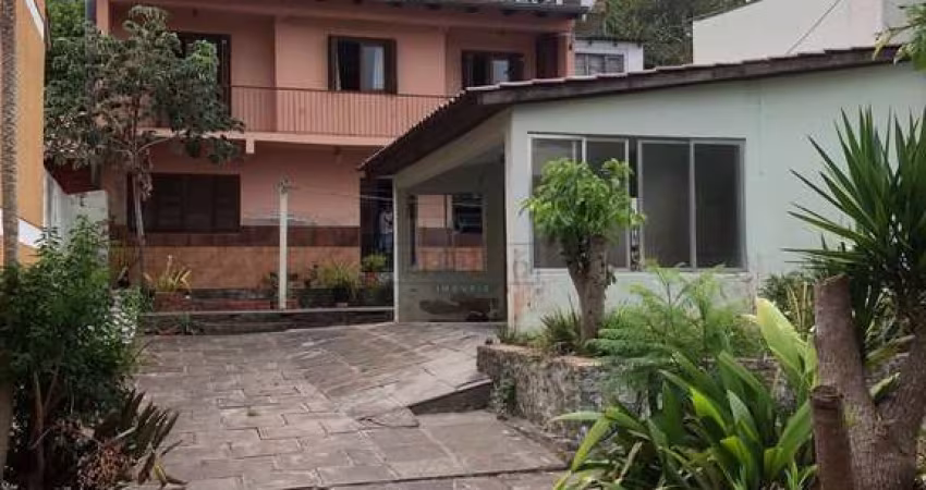 Casa com 3 quartos à venda na Rua Padre João Batista Reus, 607, Vila Conceição, Porto Alegre