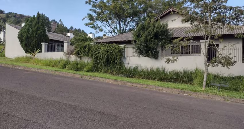 Casa à venda na Rua Edemilson Santos Silva, 10, Guarujá, Porto Alegre