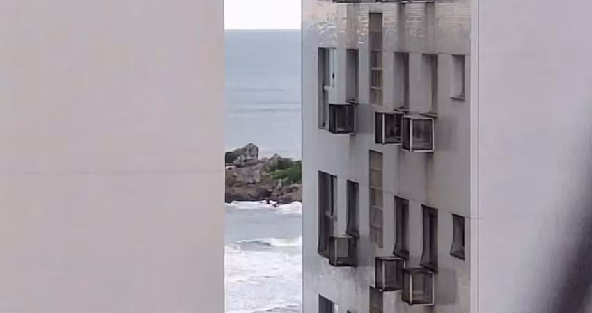 Apartamento totalmente reformado com 2 dormitórios sendo 1 suíte.  pitangueiras  - guarujá