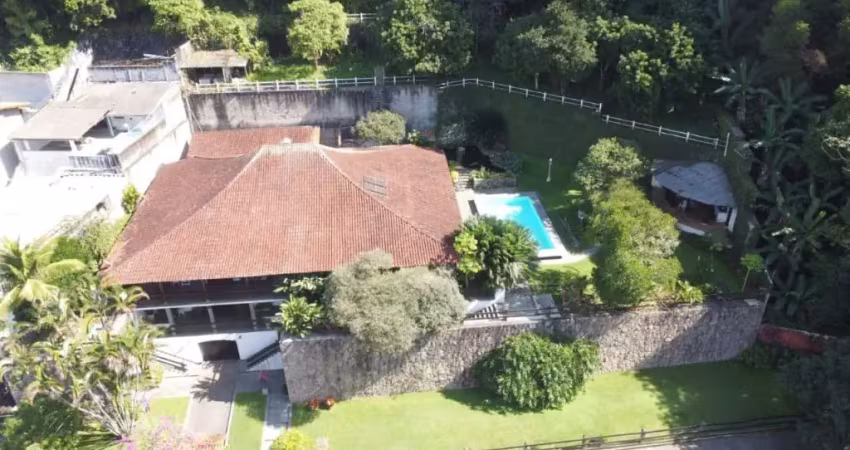 Refúgio perfeito na praia da pitangueiras com direito a parte  mata atlântica