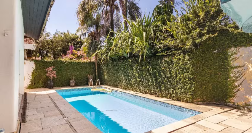 Casa à venda com 3 quartos sendo 1 suíte e piscina no jardim virgínia guarujá