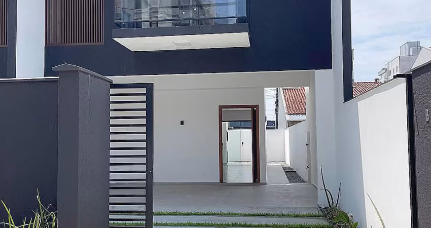 VENDE-SE SOBRADO | 1 SUÍTE + 2 | 300MTS DO MAR