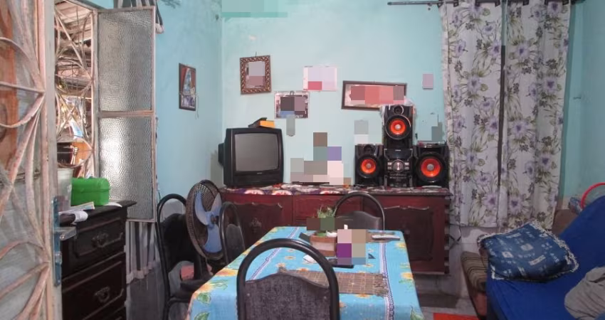 Casa, 2 quartos e quintal - Nova Iguaçu/RJ