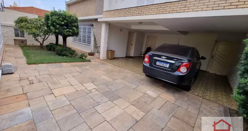 Casa à venda na Avenida Doutor Antônio Define, Centro, Penápolis