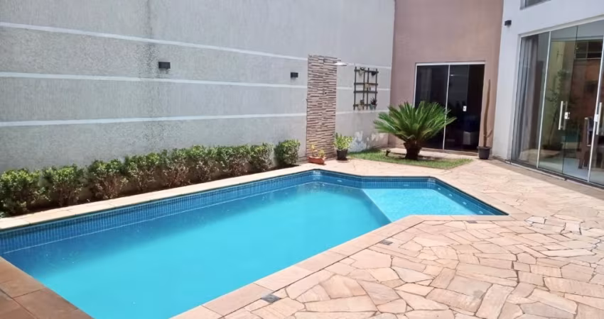 Jardim Ouro Verde com piscina