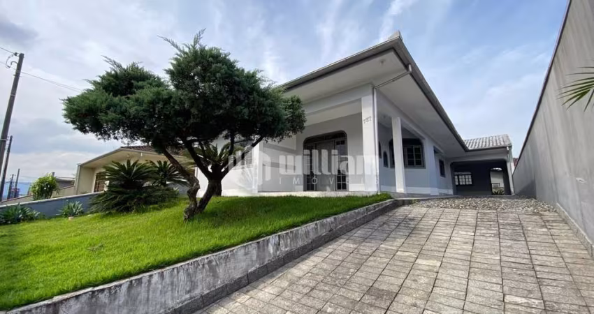 Casa com 3 quartos para alugar no Steffen, Brusque 