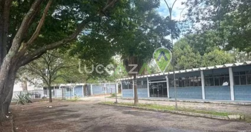 Galpão Industrial para Locação em Jacareí-SP, Jardim Califórnia: 2 Salas, 2 Banheiros, 16 Vagas de Garagem, 3.889,04 m² de Área.