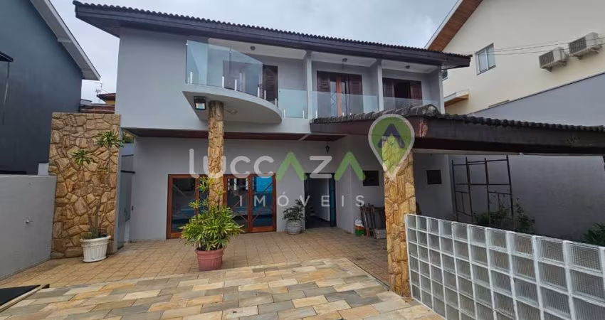 Casa de luxo em condomínio na Vila Zezé, Jacareí-SP: 3 quartos, 3 suítes, 12 salas, 6 banheiros, 4 vagas de garagem e 300m² de área.