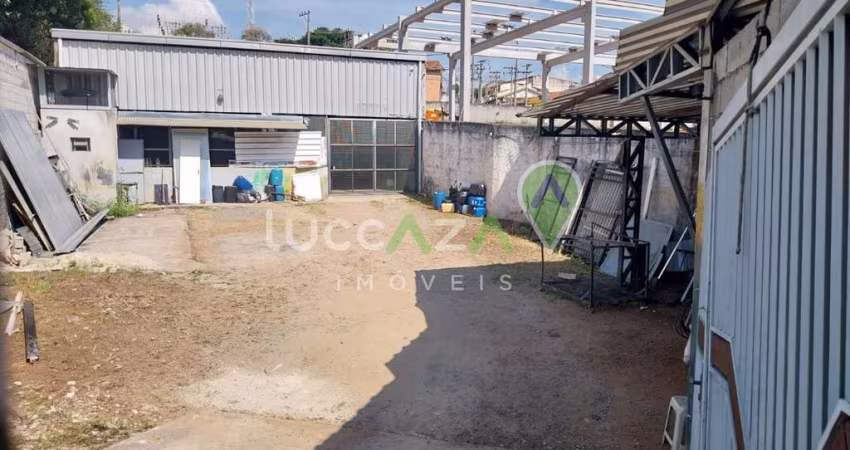Galpão Comercial para Locação em Jacareí-SP, Parque Itamarati: 2 Salas, 2 Banheiros, 4 Vagas de Garagem, 300 m² de Área.