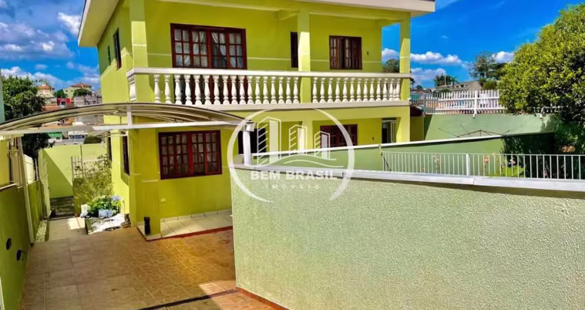 Duas Casas (Sobrado e Casa Térrea) em Terreno Amplo no Guarani, Colombo - Espaço, Conforto e Potencial!