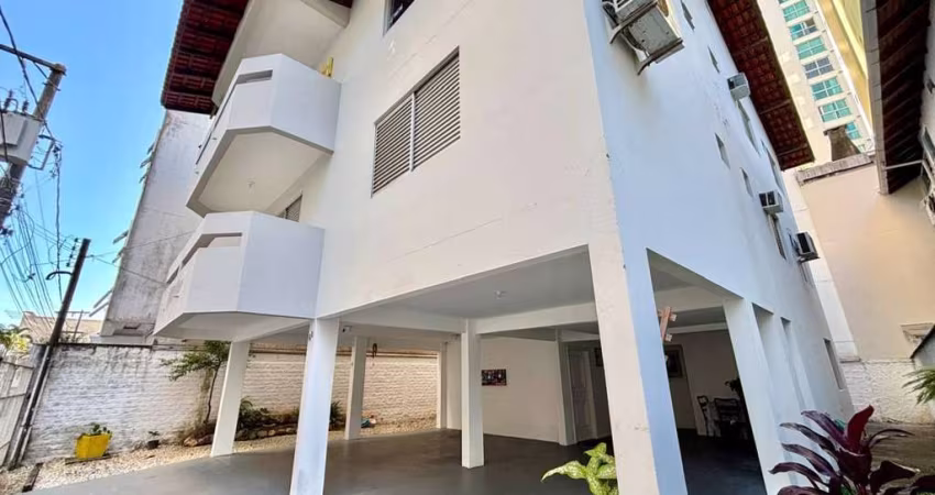 Prédio Exclusivo com 2 Apartamentos amplos no Centro de Balneário Camboriú - Aceita parte em Permuta