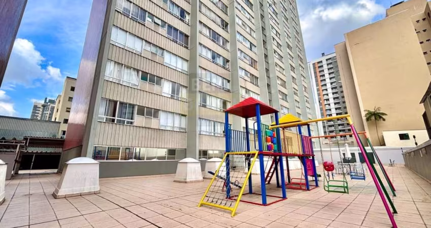 Apartamento 1 Quarto à Venda no Centro de Curitiba - Edifício Nilo Cairo - Andar Alto com Vaga